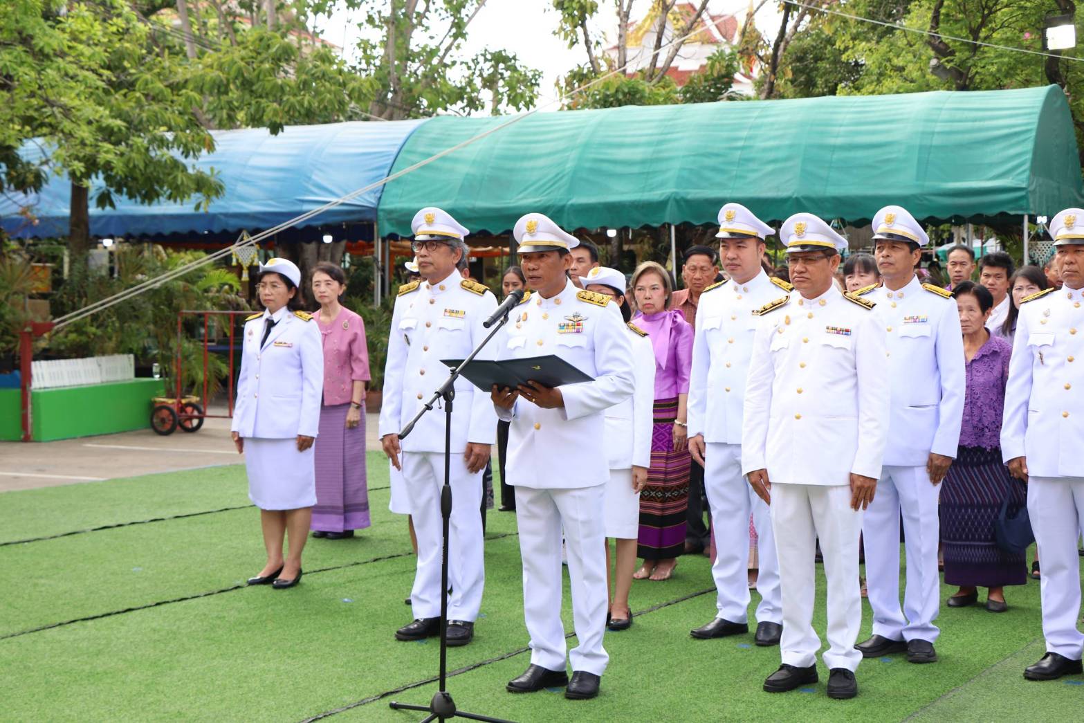 ดอนเมือง จัดพิธีตักบาตรถวายเป็นพระราชกุศลและถวายพระพรชัยมงคล