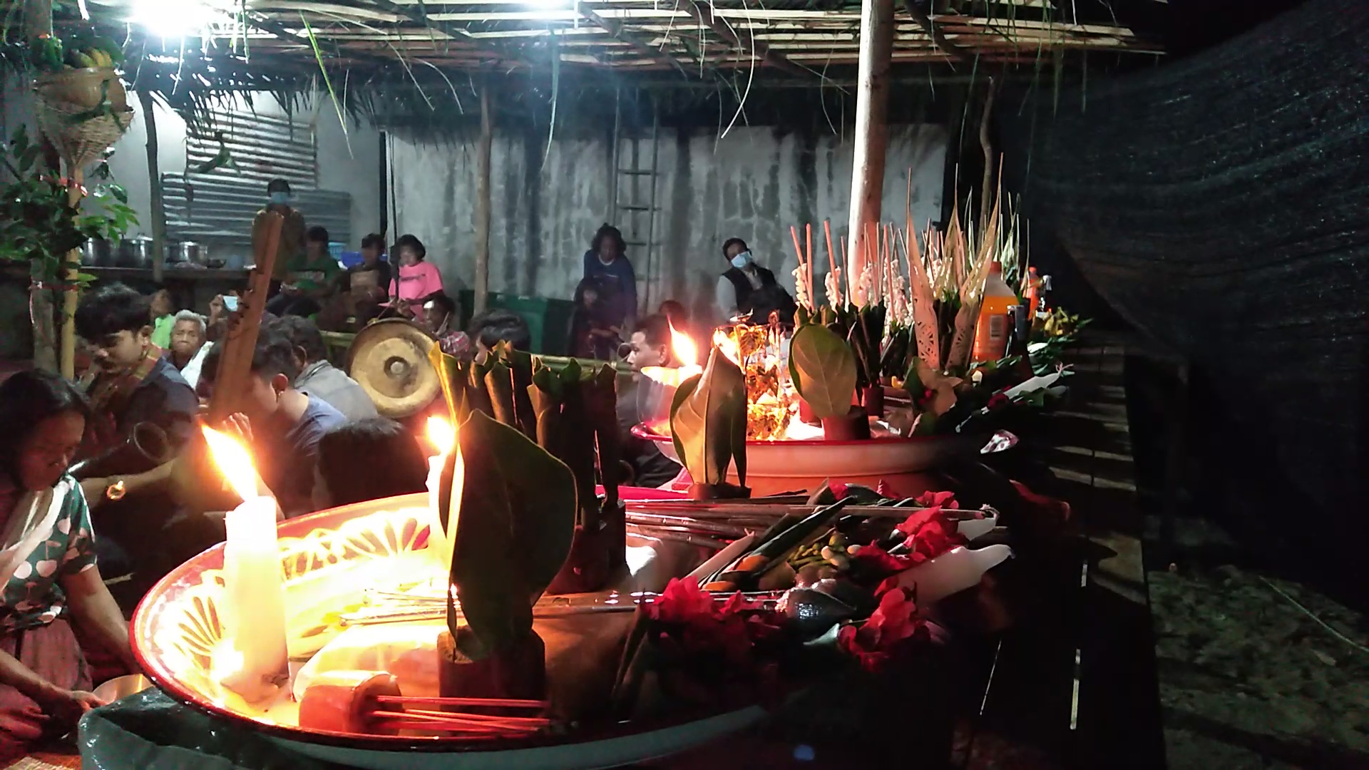 พิธีกรรมโบราณของชาวเขมร ปะโจลมะม๊วด ไล่โควิด ตามความเชื่อชาวบ้านสวมแมส ร่วมพิธี