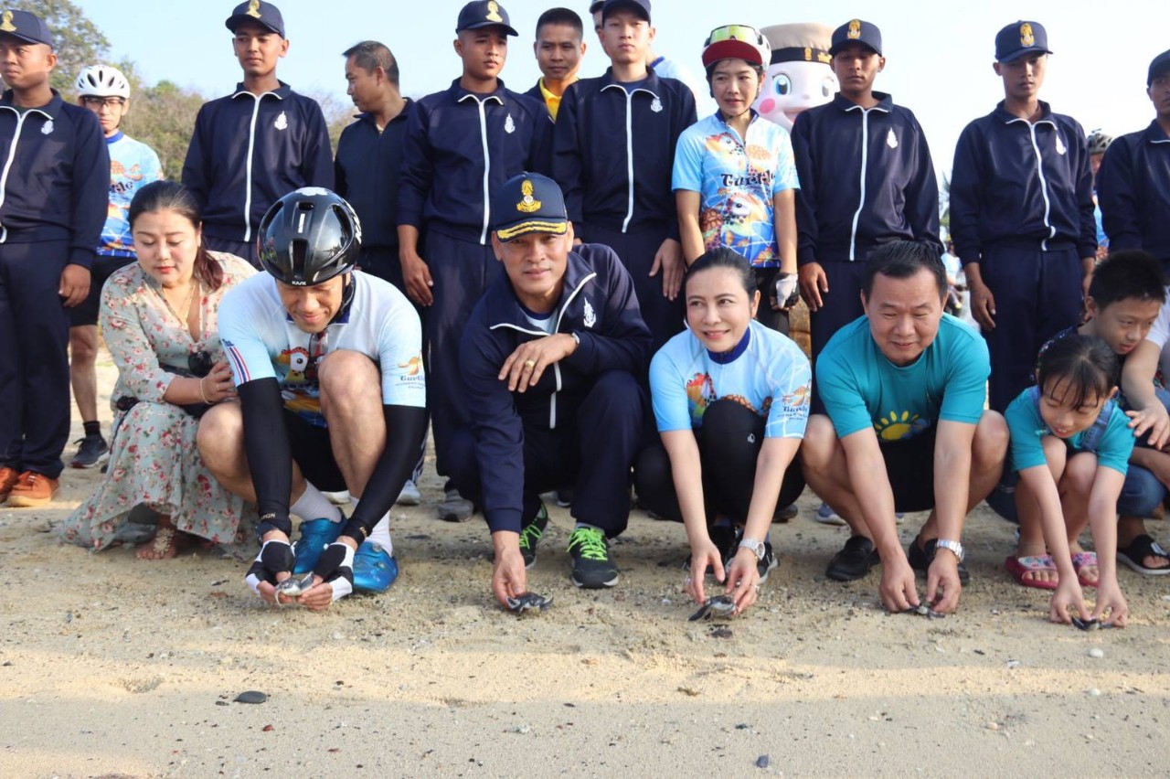 ทัพเรือภาคที่ 3สนับสนุนการจัดกิจกรรม"ปั่นจักรยานรณรงค์อนุรักษ์เต่าทะเล"