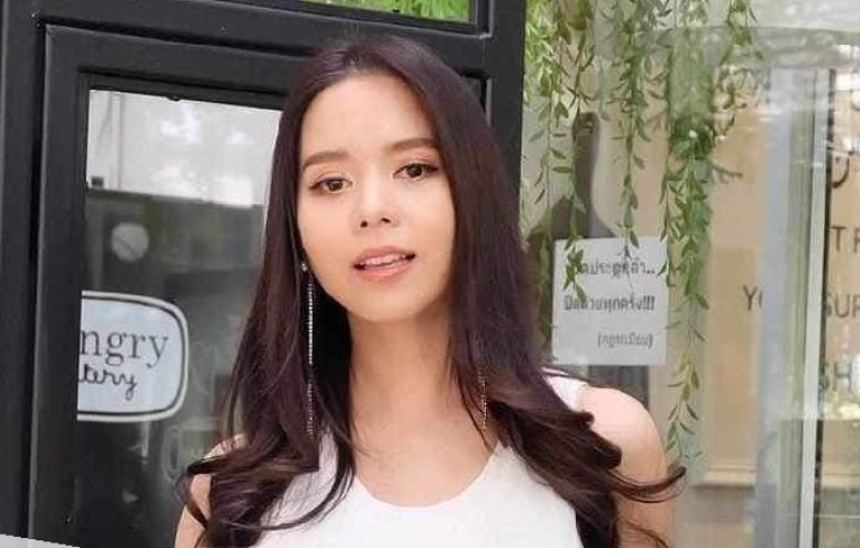 พบแล้ว!!ตำรวจเมืองเพชรบุรีเจอ'เมย์ จีระนันท์'อดีตนักร้องดังนั่งมากับเพื่อนชาย 1 คนขอนั่งประกบในรถส่งถึงกทม.