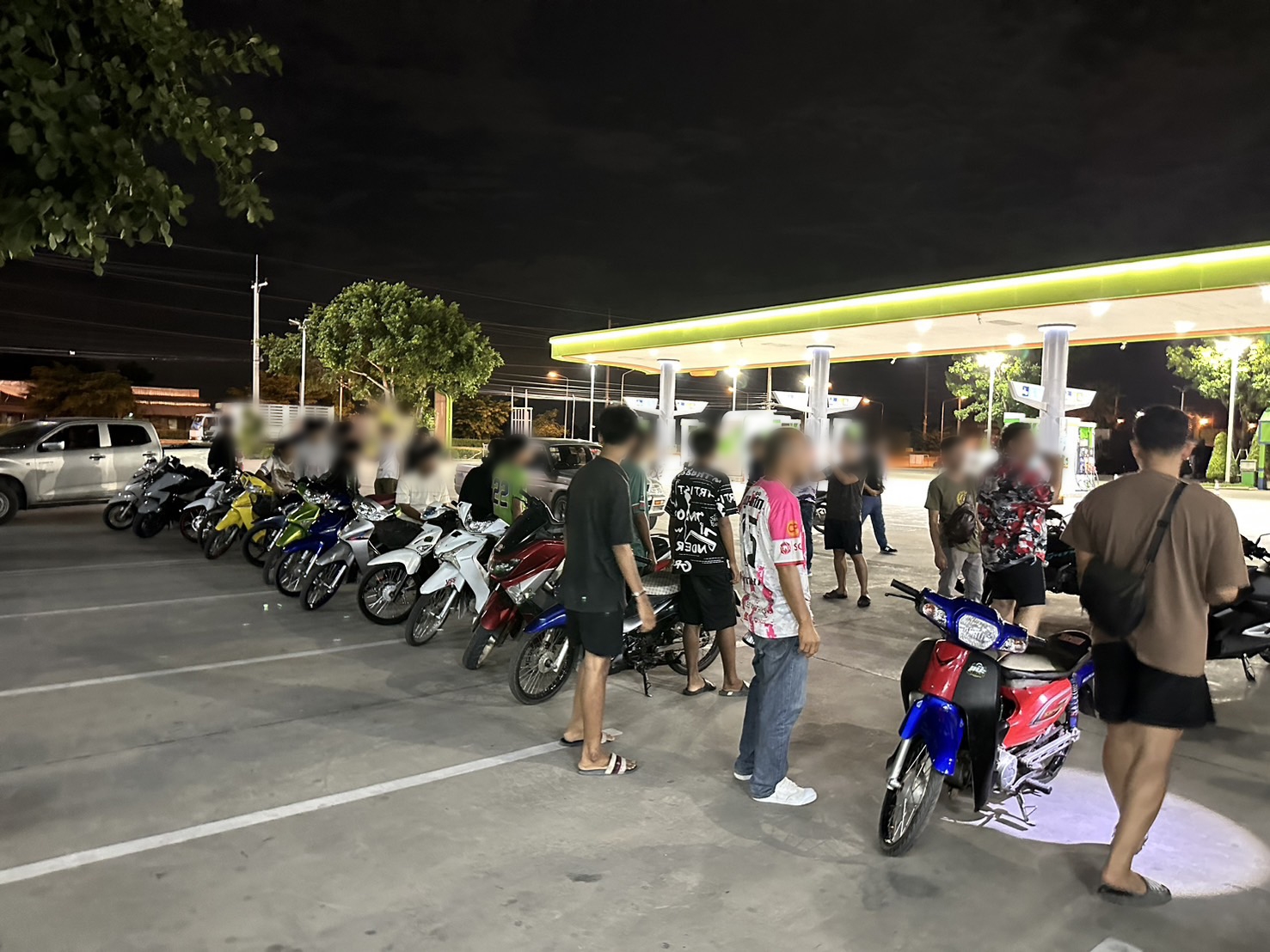 สุพรรณบุรี ตำรวจศรีประจันต์จับแก๊งค์เด็กแว้นป่วนเมือง