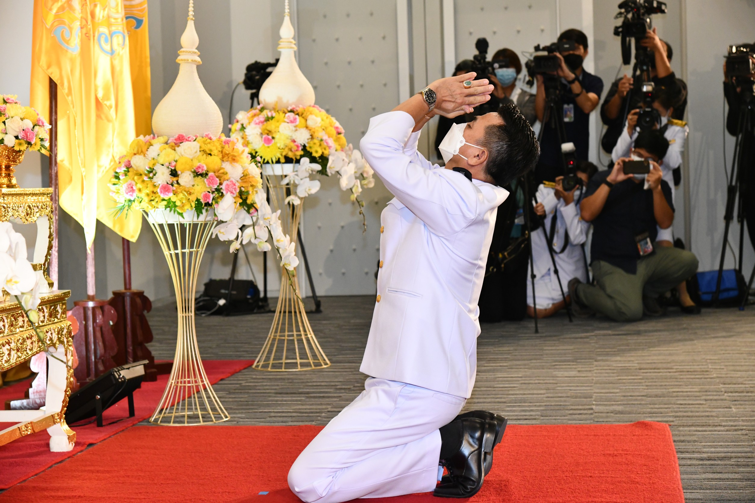 "หมอชลน่าน" รับพระบรมราชโองการแต่งตั้ง เป็น "ผู้นำฝ่ายค้าน" แล้ว