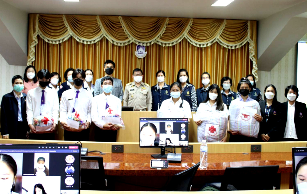 เหล่ากาชาดพะเยา ลงพื้นที่เยี่ยมนักเรียนทุนพระราชานุเคราะห์