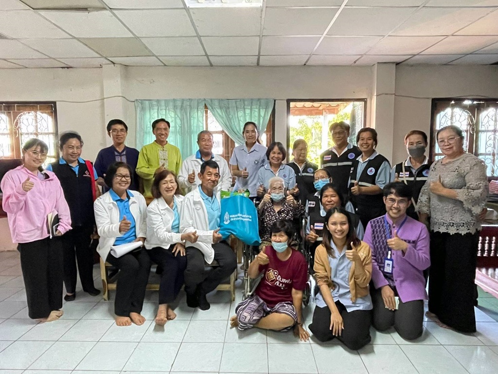 ที่ปรึกษาสมาคมแม่ดีเด่นฯอุตรดิตถ์-สสอ.น้ำปาด ตรวจเยี่ยมและให้กำลังใจ ผู้ดูแลผู้สูงอายุและคนไข้ติดเตียง