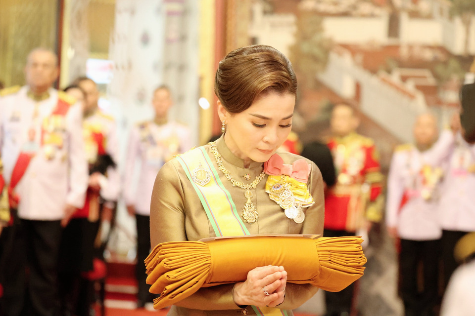 พระราชินี เสด็จฯแทนพระองค์ ไปในการพระราชพิธีทรงบำเพ็ญพระราชกุศลถวายผ้าพระกฐิน ณ วัดอรุณฯ