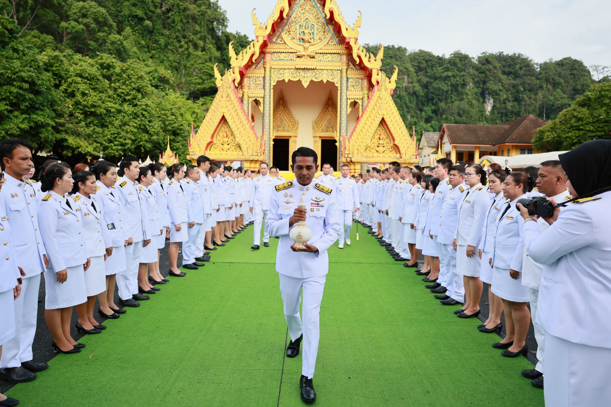 พังงา เชิญคนโทน้ำพระพุทธมนต์ศักดิ์สิทธิ์ไปเก็บรักษาที่กระทรวงมหาดไทย