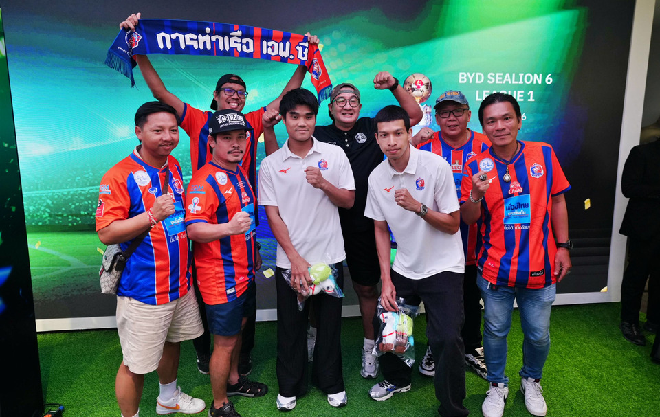 ‘GULF-AIS’ ขน 5 ถ้วยแชมป์ฟุตบอลไทย พร้อมทัพนักเตะดัง บุกใจกลางกรุง แฟนบอล-สโมสร ร่วมชื่นชมความสำเร็จยิ่งใหญ่