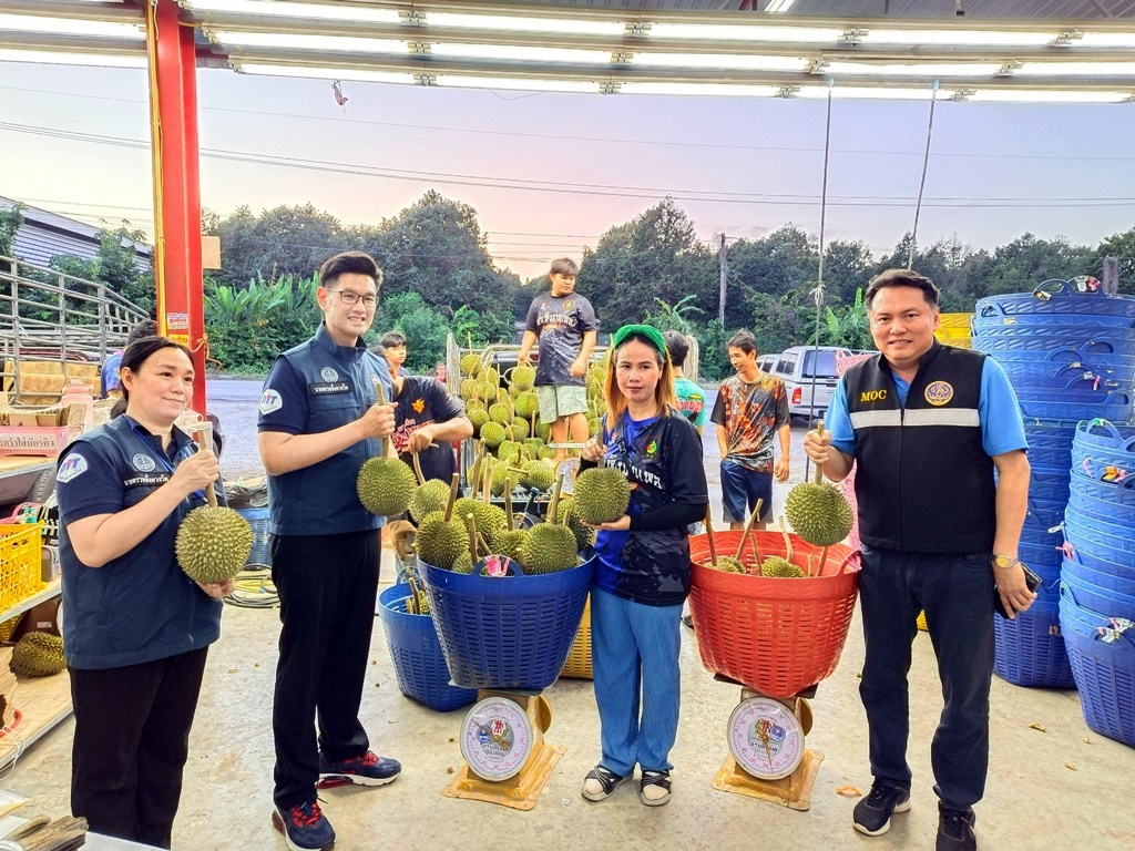 พาณิชย์จันทบุรี ลุยตรวจเครื่องชั่งรับซื้อผลไม้ ป้องกันเกษตรกรถูกเอาเปรียบ 