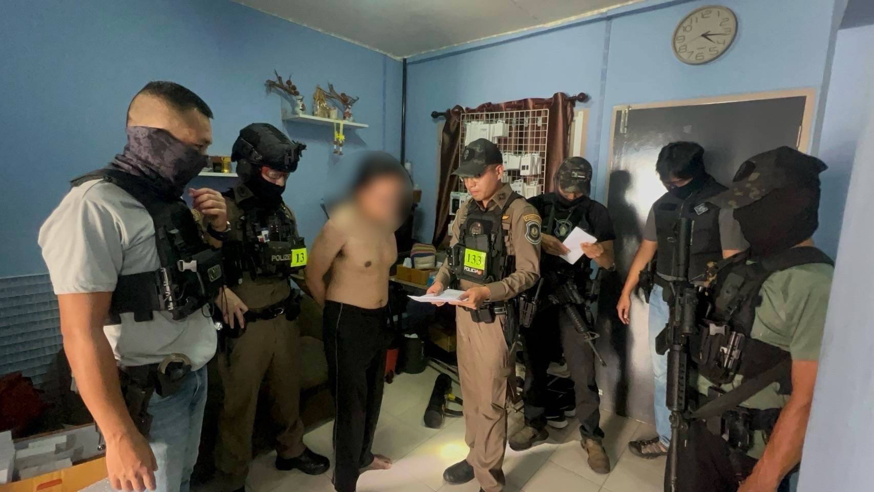 ตร.ปฏิบัติการบุกจับหนีหมายจับ2 หมายคดีฆ่านานกว่า 19 ปี