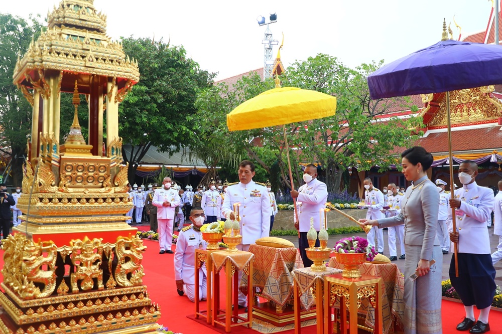 “ในหลวง-พระราชินี” ทรงประกอบพิธีสมโภช "พระพุทธธรรมกายเทพมงคล" ณ วัดปากน้ำ