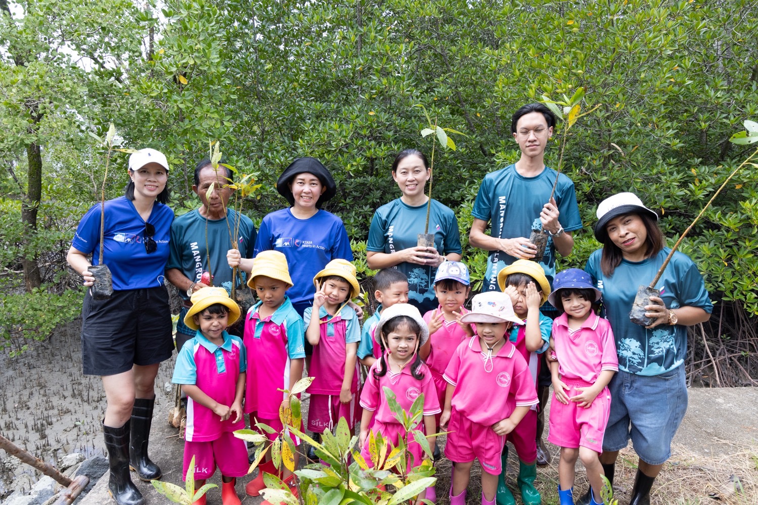  กรุงไทย–แอกซ่า ประกันชีวิต มุ่งมั่นใส่ใจสิ่งแวดล้อม ร่วมจัดกิจกรรมปลูกป่าชายเลนปีที่ 2 จ.พังงา