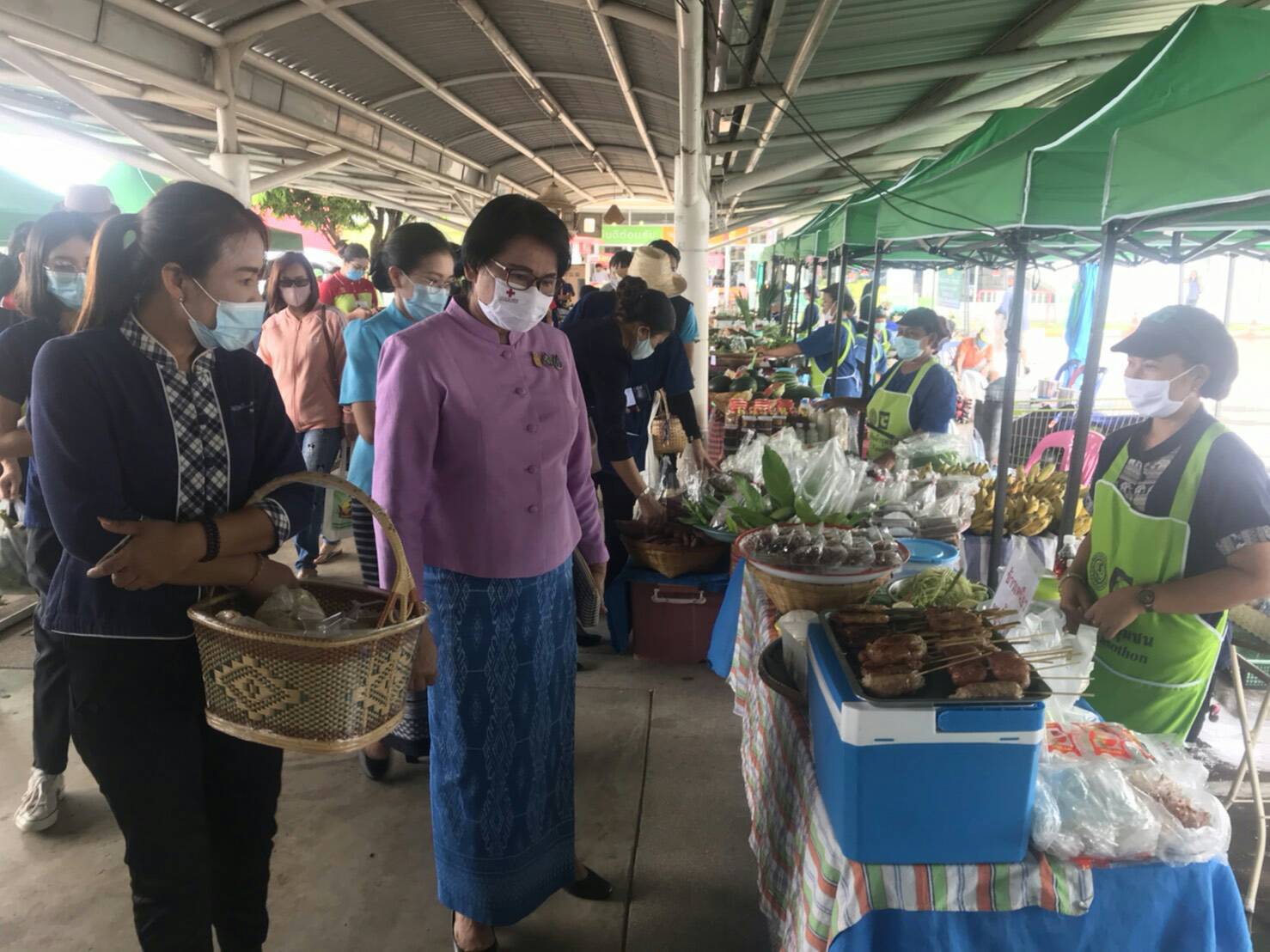สำนักงานพาณิชย์จังหวัดยโสธรเปิดตลาดบรรเทาความเดือดร้อนเกษตรกรจากสถานการณ์โควิด-19 