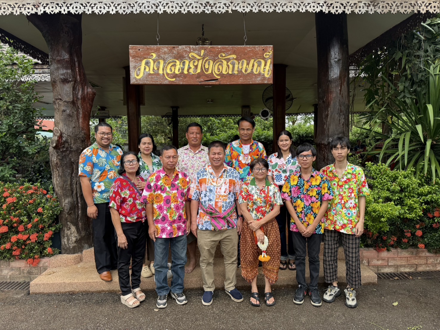 ส.ส.ประเสริฐ บุญเรือง นำทุกภาคส่วนร่วมสืบสานประเพณีรดนำขอพรสงกรานต์ปีใหม่ไทย