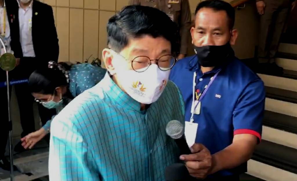   "วิษณุ" ส่ายหัว พร้อมอมยิ้ม หลังถูกถามเป็นติวเตอร์ อภิปรายไม่ไว้วางใจ "บิ๊กตู่-ครม."
