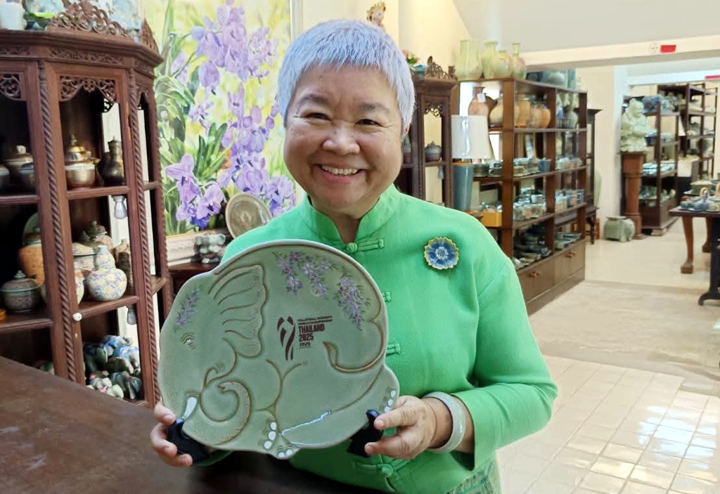 ครั้งแรกในไทย! “ทัศนีย์ศิลาดล” จัดทำโล่ 32 ทีมวอลเลย์บอลหญิงชิงแชมป์โลก 2568