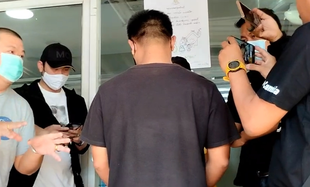 ตร.เค้นสอบ “คนขับแท็กซี่” คลี่ปม “ดาราสาวไต้หวัน” โวย ตร.รีดเงิน