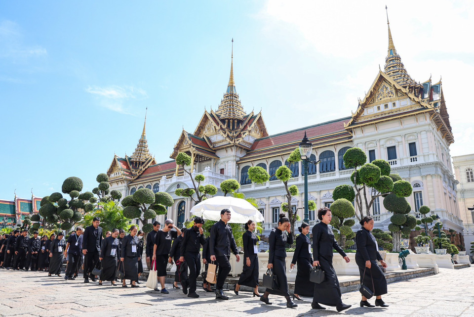 พสกนิกรทั่วทุกสารทิศกราบถวายบังคมพระบรมศพพระพันปีหลวง แจ้งปรับเวลา 24–25 พ.ย.นี้ 