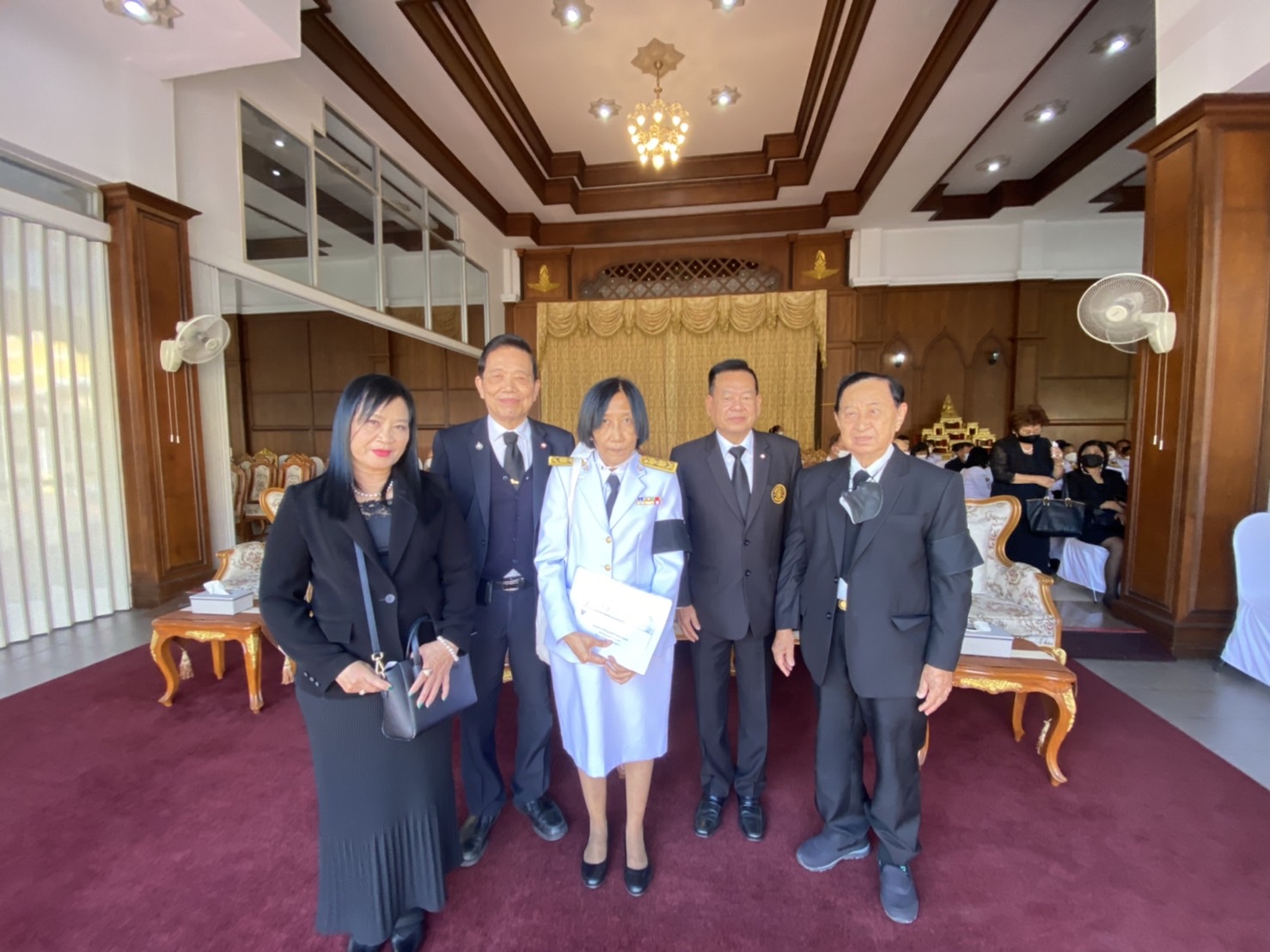 ร่วมมอบเงินทำบุญและแสดงความอาลัย