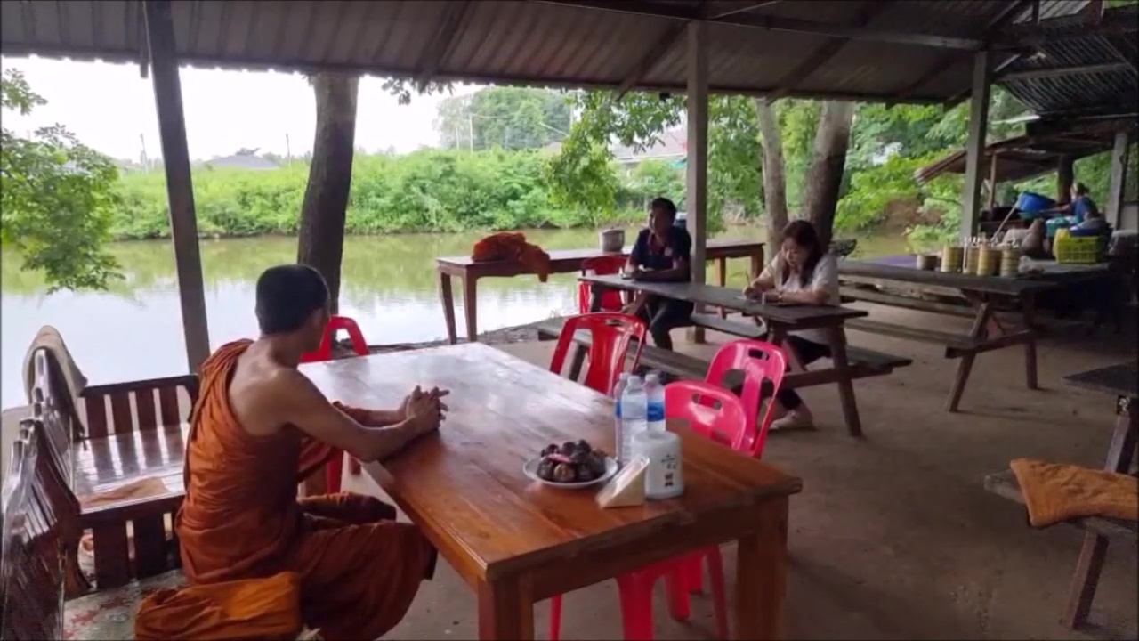วัดเข้มสแกนคนเข้าวัดหลังหนุ่มหลอนยาไล่แทงพระเณร ด้านตร.อาสาเข้าระงับเหตุเจอมีดเจาะขมับ