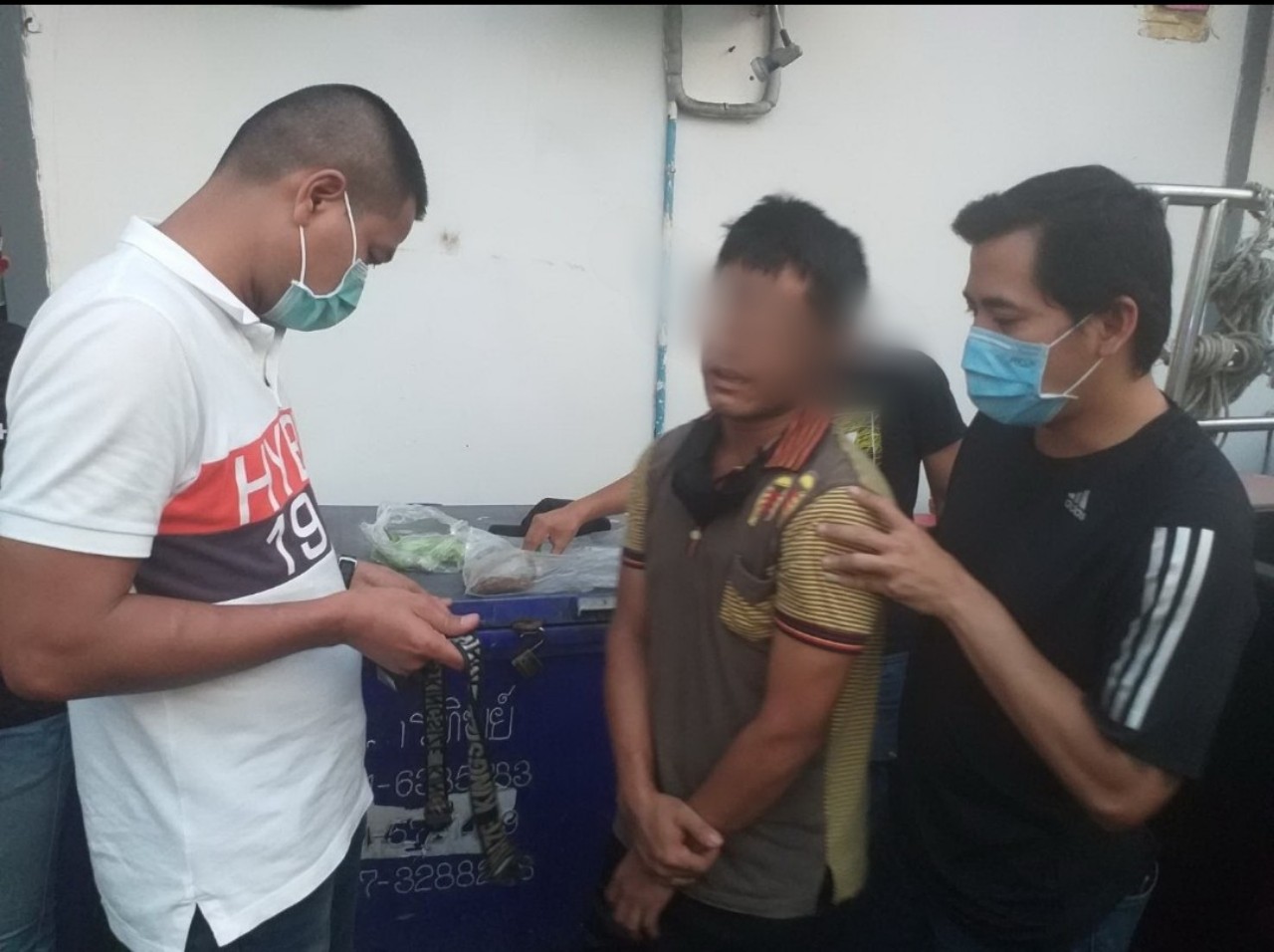 รวบหนุ่มเมียนมา นำยาบ้ายัดมะเขือเปราะพร้อมถุงน้ำพริกรอส่งลูกค้า 