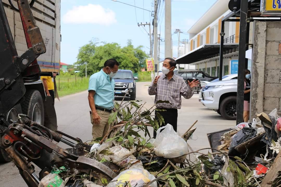 ทน.แหลมฉบัง รุดตรวจกองขยะ ย่านชุมชนไร่หนึ่ง ล่าสุดสั่งดำเนินการเก็บเร่งด่วน