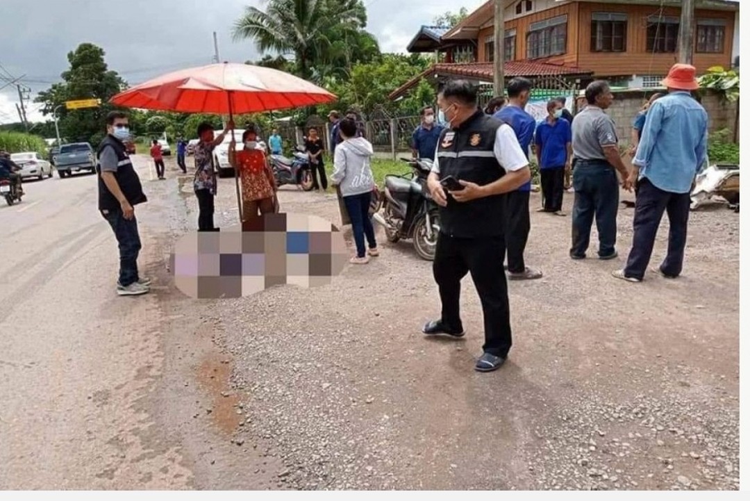 สุดโศกเศร้า! พ่อแม่เหยื่ออดีตส.ต.อ.คลั่ง เชิญวิญญาณลูกกลับบ้าน