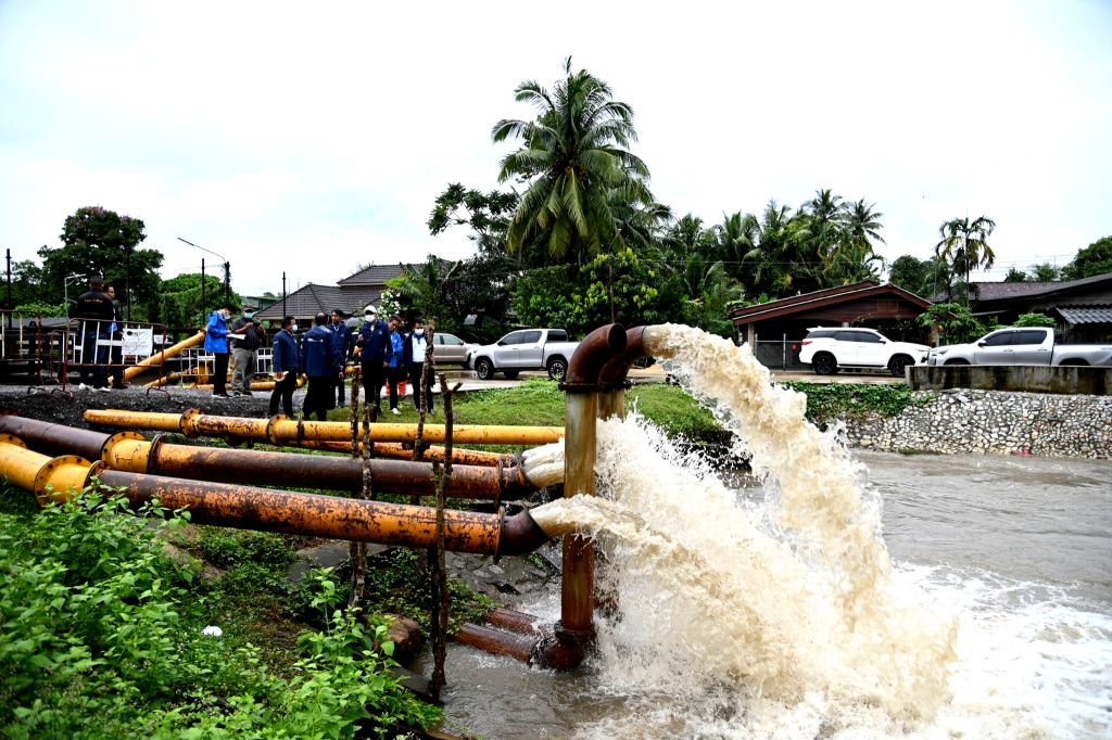กรมชลฯ เกาะติดฝนภาคใต้ พร้อมรับมือ 24 ชั่วโมง