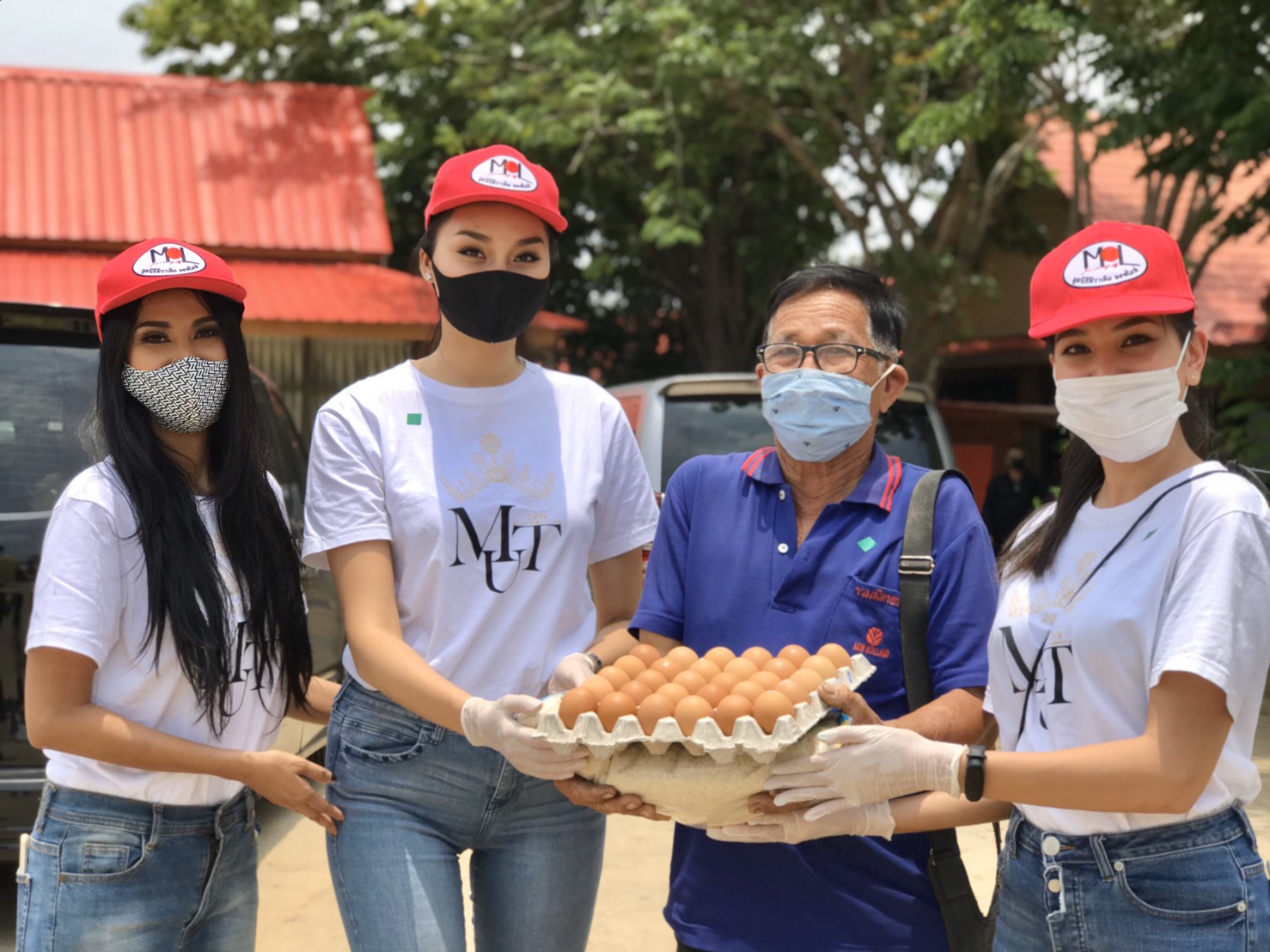 คนสวยช่วยชาติ! "มิสยูนิเวิร์สไทยแลนด์ 2019 - มูลนิธิมิราเคิลออฟไลฟ์"  ลงพื้นที่ให้กำลังใจชาวพิจิตรสู้โควิด-19