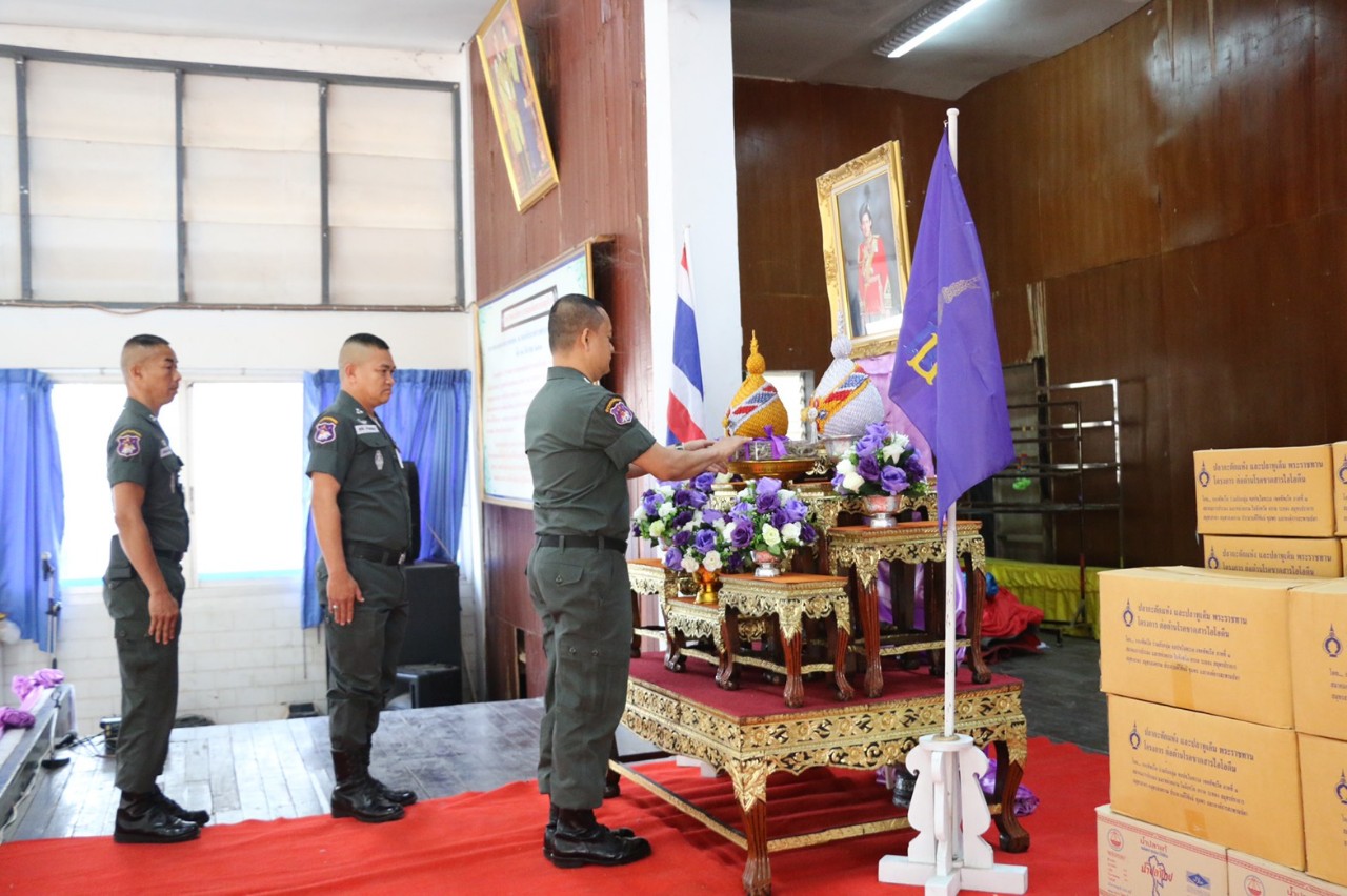 เยาวชนที่ราบสูงเตรียมรับปลากระตักแห้ง ปลาทูเค็ม พระราชทานในโครงการตามพระราชดำริโรคขาดสารไอโอดีน 