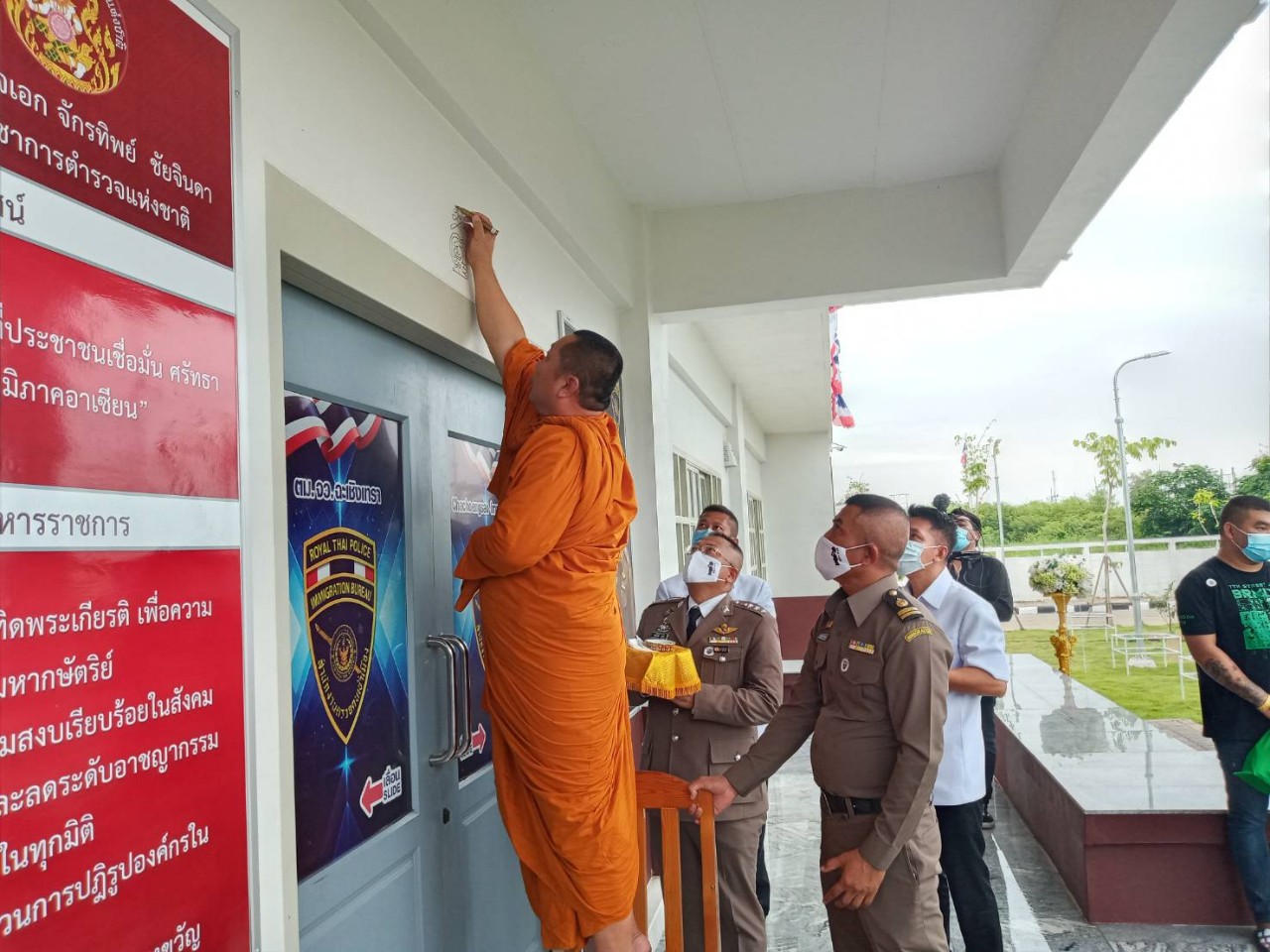 'บิ๊กอู๊ด' เปิดป้ายที่ทำการ ตม.แปดริ้ว