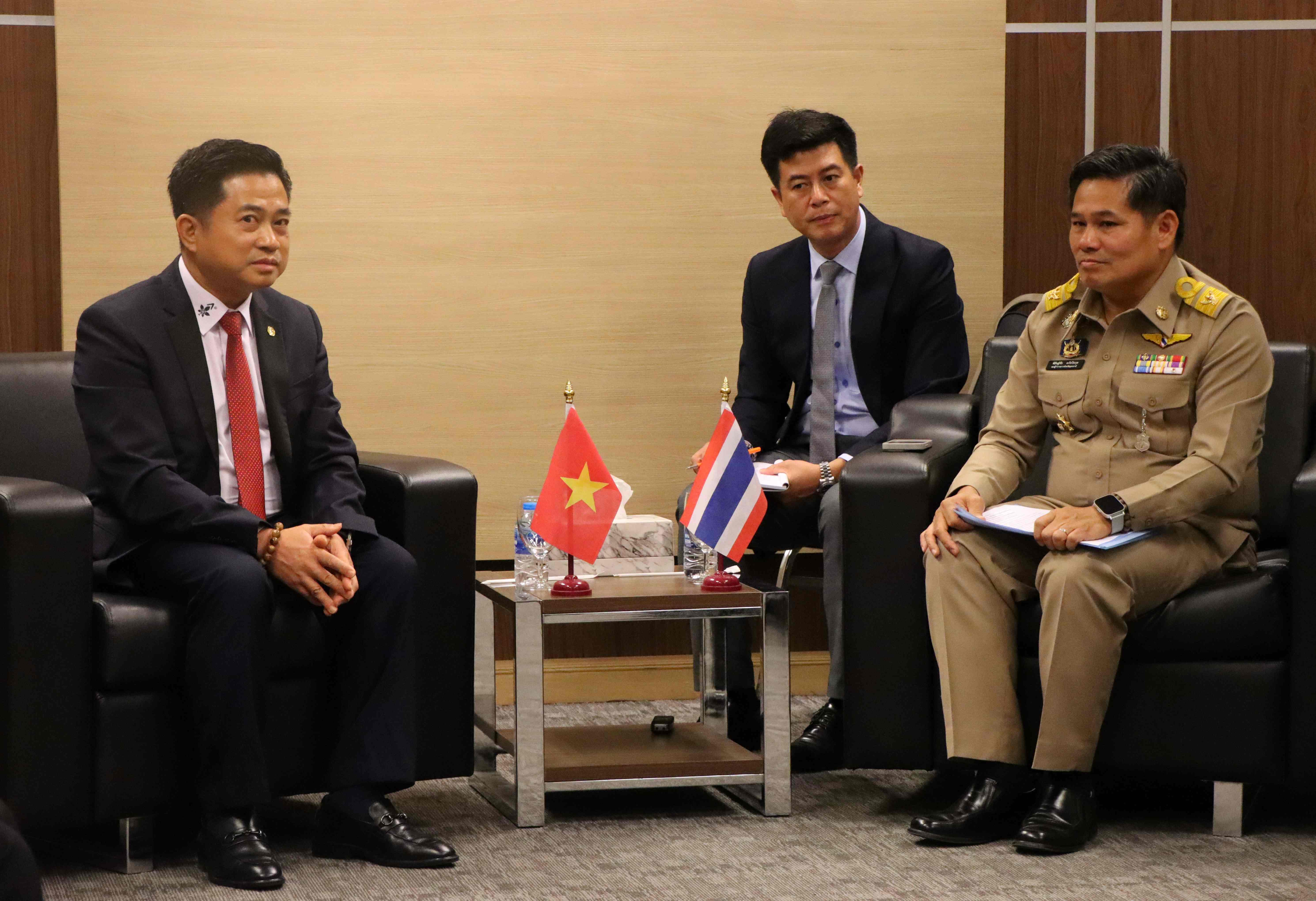 อบจ.อุดรธานีร่วมต้อนรับพบปะกงสุลใหญ่เวียดนาม ฯ หารือความร่วมมือการค้า-การลงทุน ฯ 