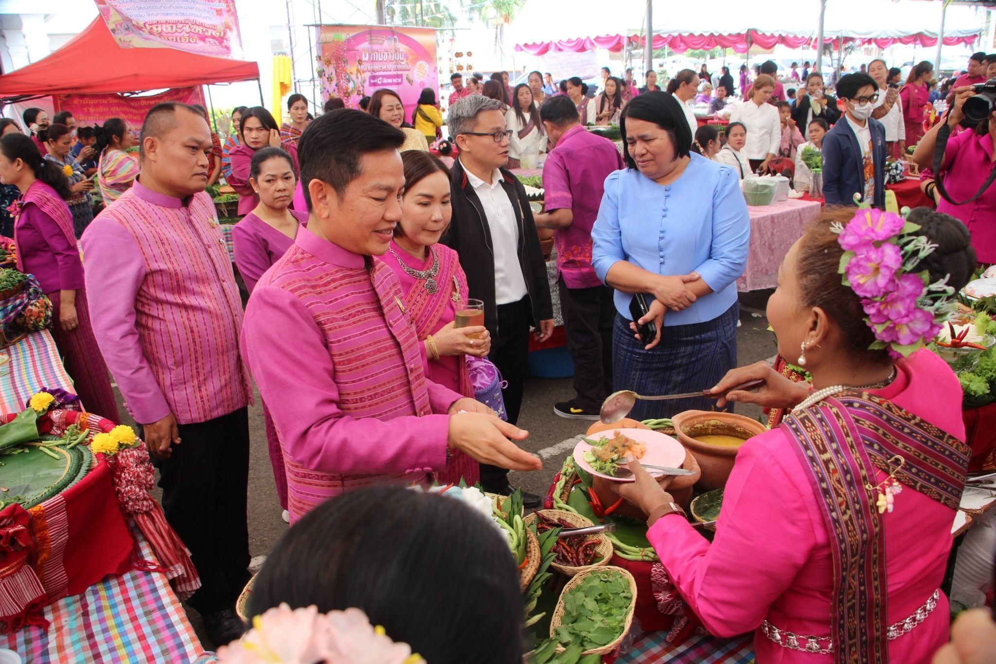 ร้อยเอ็ดประกวดสำรับข้าวปุ้นทุกขั้นตอนในงานมหาทานบารมีประเพณีบุญผะเหวดร้อยเอ็ด ปี 2568