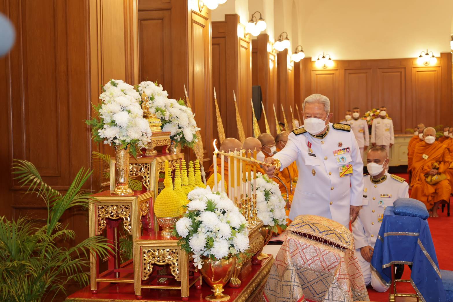 ในหลวงทรงพระกรุณาโปรดเกล้าโปรดกระหม่อมให้ ประธานองคมนตรี   เป็นผู้แทนพระองค์    ถวายทุนการศึกษาพระราชทานของโครงการทุนเล่าเรียนหลวง  สำหรับพระสงฆ์ไทย 