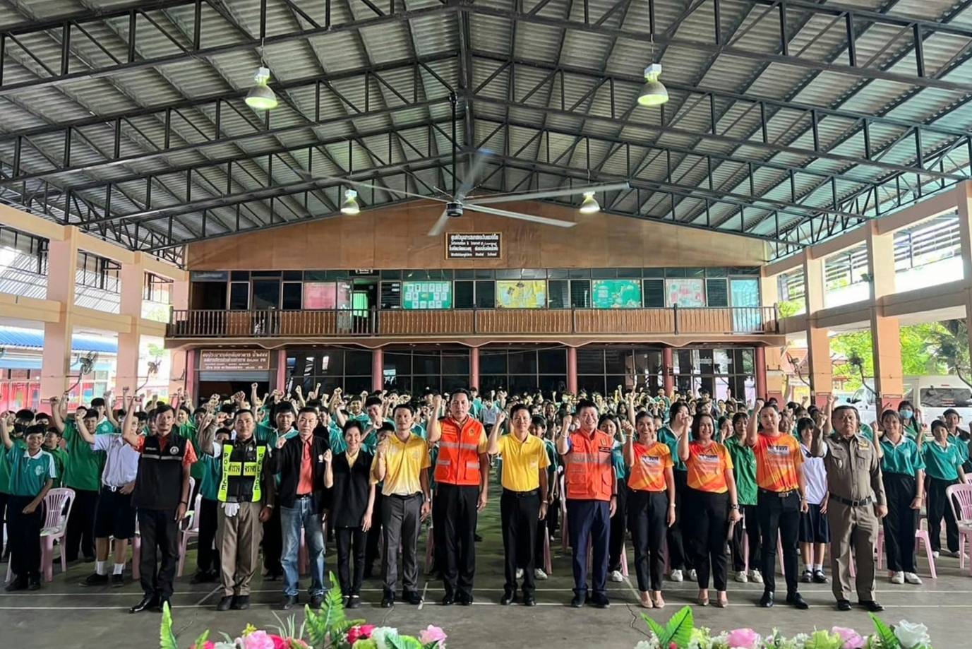 สนง.ปภ.สมุทรสาคร เดินหน้าลุยสถานศึกษารณรงค์ ขับขี่ปลอดภัยเพิ่มวินัยจราจร