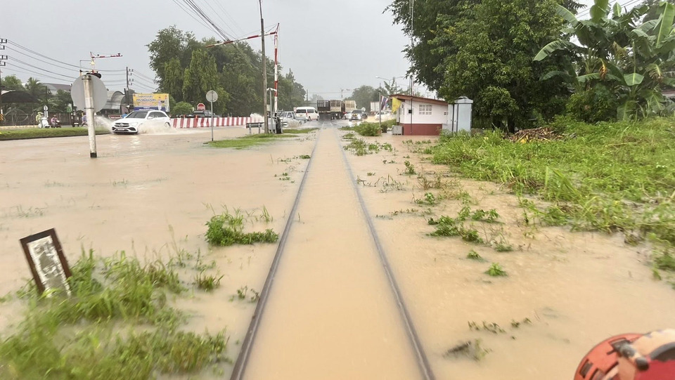 การรถไฟฯ ประกาศงดเดินรถสายใต้ 10 ขบวนชั่วคราว หลังน้ำท่วมหลายพื้นที่ ตั้งแต่วันนี้จนกว่าสถานการณ์จะคลี่คลาย