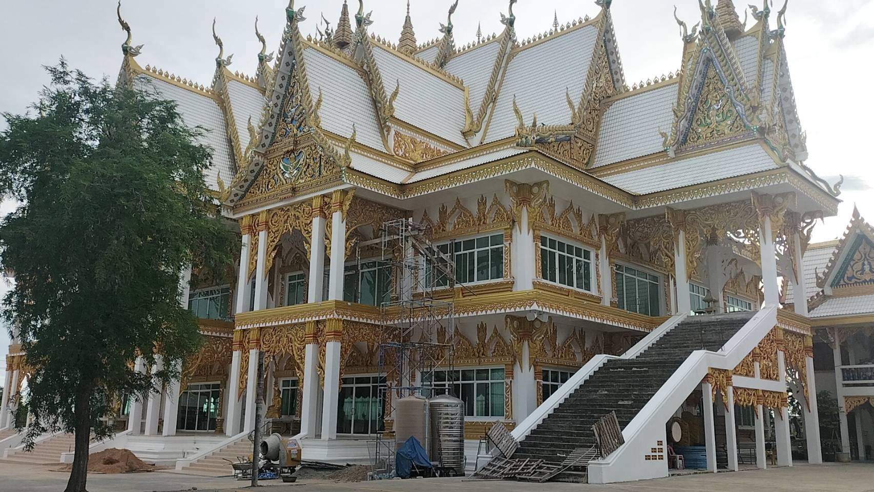 เจ้าอาวาส เผยให้คนเช่าพื้นที่วัดสามัคคีประชารามขายพระเหตุต้องการนำค่าเช่ามาบูรณะวัด​  เหมือนหลายวัดทำ