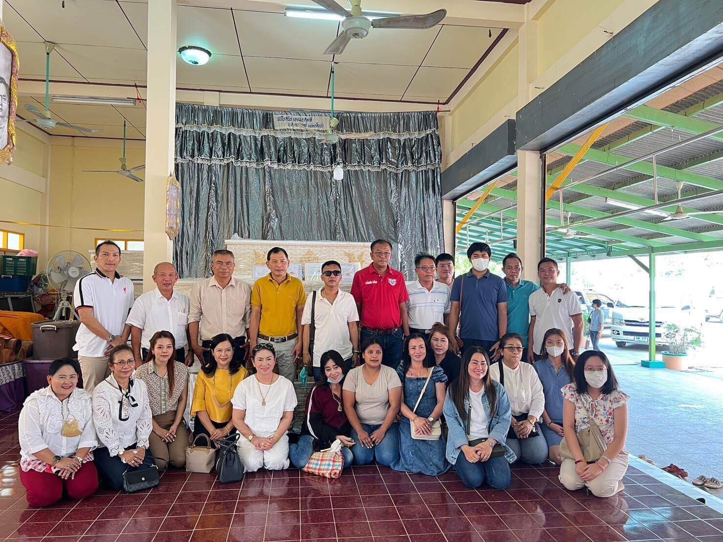 อ่างทอง ผู้ใหญ่ใจดี บริจาคโลงศพอย่างต่อเนื่องให้กับวัดสว่างอารมณ์ เพื่อช่วยเหลือศพผู้ยากไร้ 