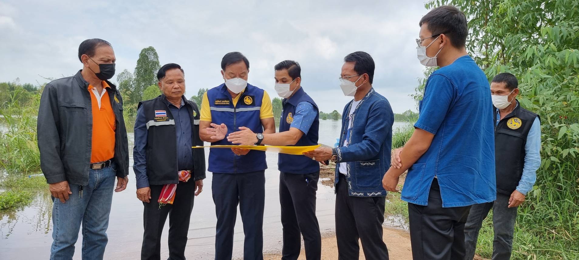 ผู้ว่าฯกาฬสินธุ์ สั่งติดตามสถานการณ์อุทกภัยในพื้นที่ อ.ฆ้องชัย หลังระดับน้ำในแม่น้ำชีมีปริมาณสูงขึ้น
