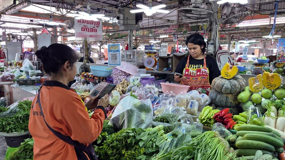 ตลาดสดบุรีรัมย์คึก! “ไทยช่วยไทยพลัส 60/40” ดันคนแห่ใช้สิทธิ์ ยอดขายพุ่ง