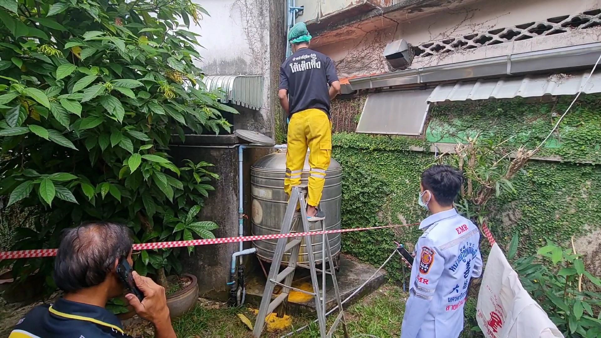 แม่เฒ่าเครียดปัญหาชีวิตป่วย หนี้นอกระบบ ปีนถังเก็บน้ำฆ่าตัวตายเงียบ