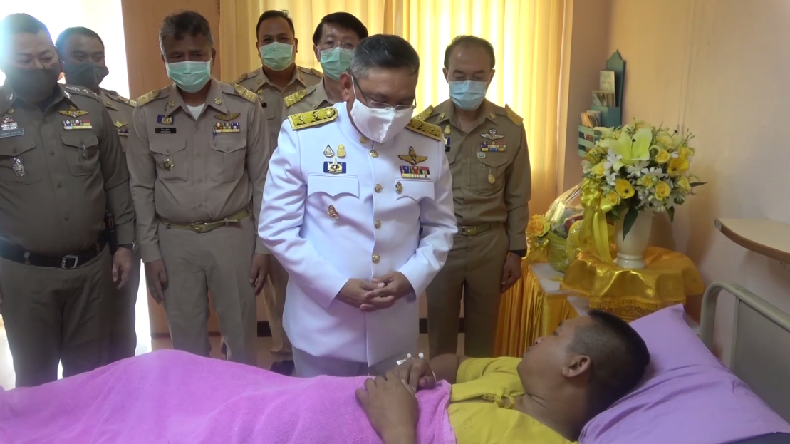 ในหลวง-พระราชินี พระราชทานตะกร้าสิ่งของ แก่ครอบครัว จนท.ปะทะคนร้ายที่ปัตตานี 