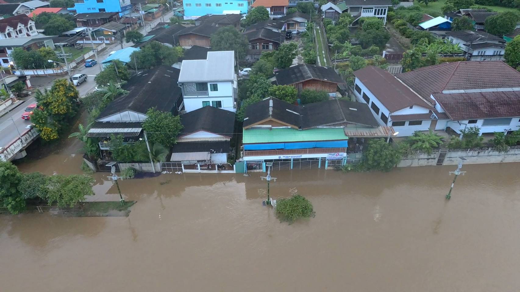 ลำปาง พายุซูลิกทำพิษ น้ำป่าอุทยานถ้ำผาไท หลากเข้าท่วมบ้าน 20 หลัง นาข้าวเสียหายกว่า 100 ไร่
