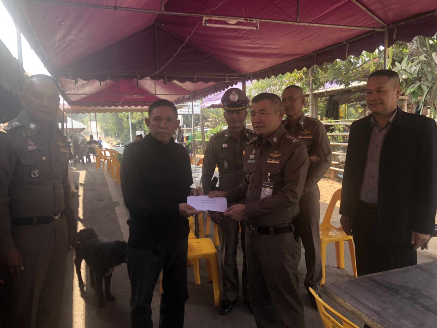 ผบช.ภ.4 ลงพื้นที่สั่งเร่งล่าตัวคนร้ายยิง “กำนันกรรณิการ์” พุ่งเป้าปมขัดแย้งช่วยชาวบ้านเจรจาเปิดเส้นทางสัญจร
