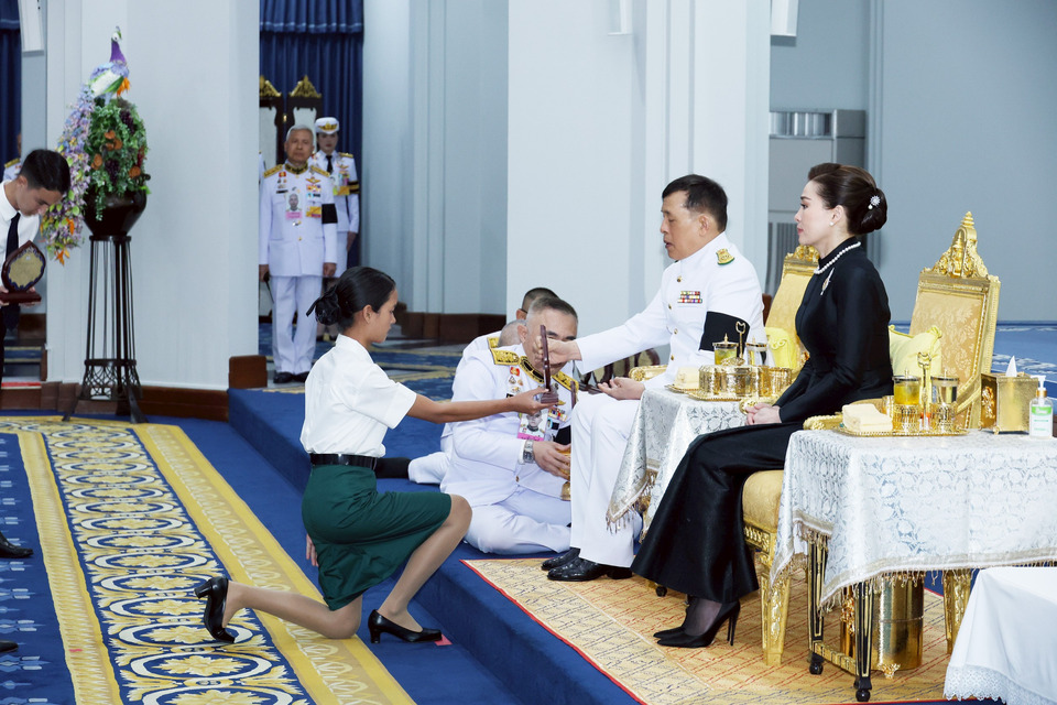 ในหลวง-พระราชินี พระราชทานทุนการศึกษาและโล่เชิดชูเกียรตินักเรียนทุน-ครูดีเด่น ม.ท.ศ.ประจำปี2568