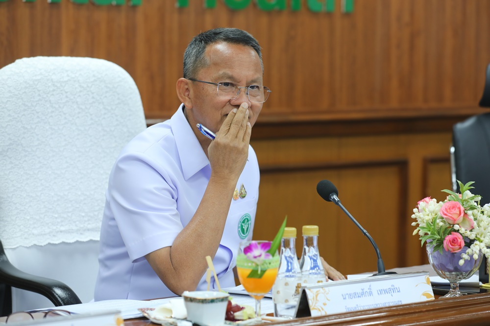“สมศักดิ์” ตรวจเยี่ยมกรมสุขภาพจิต อึ้งทั้งห้อง! ทดลองโทรสายด่วน 1667 แก้ไม่ได้จริง