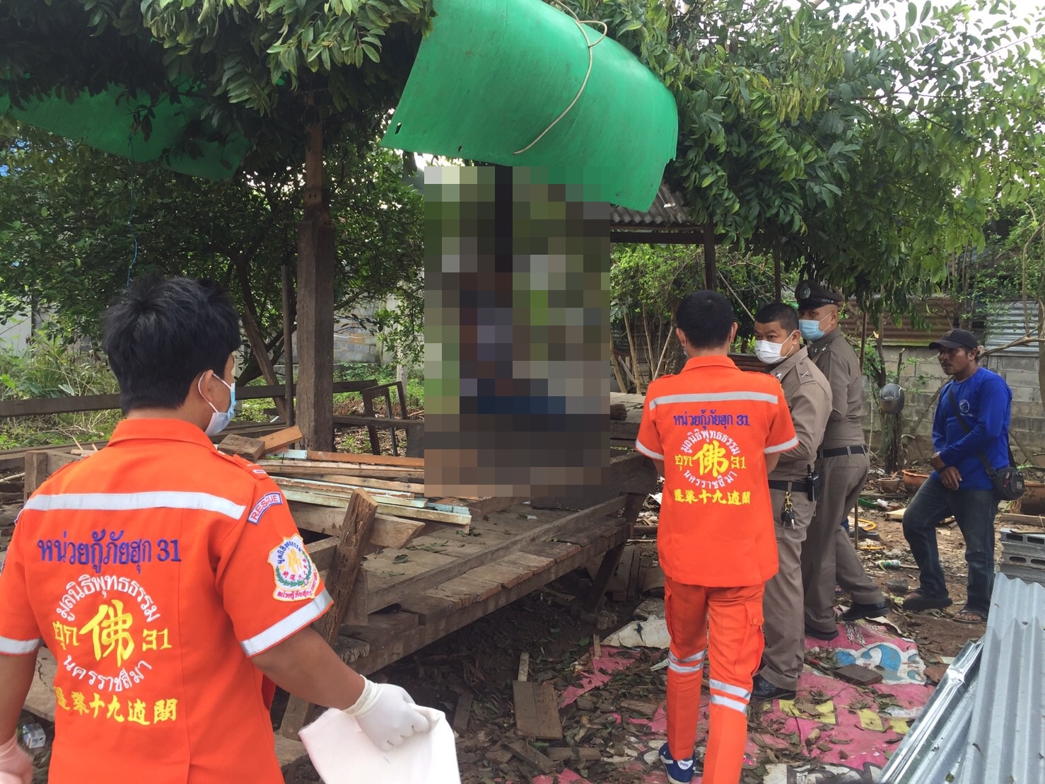 หนุ่มโคราชคิดสั้นหนีปัญหาครอบครัวผูกคอดับหน้าบ้านพี่สาว 