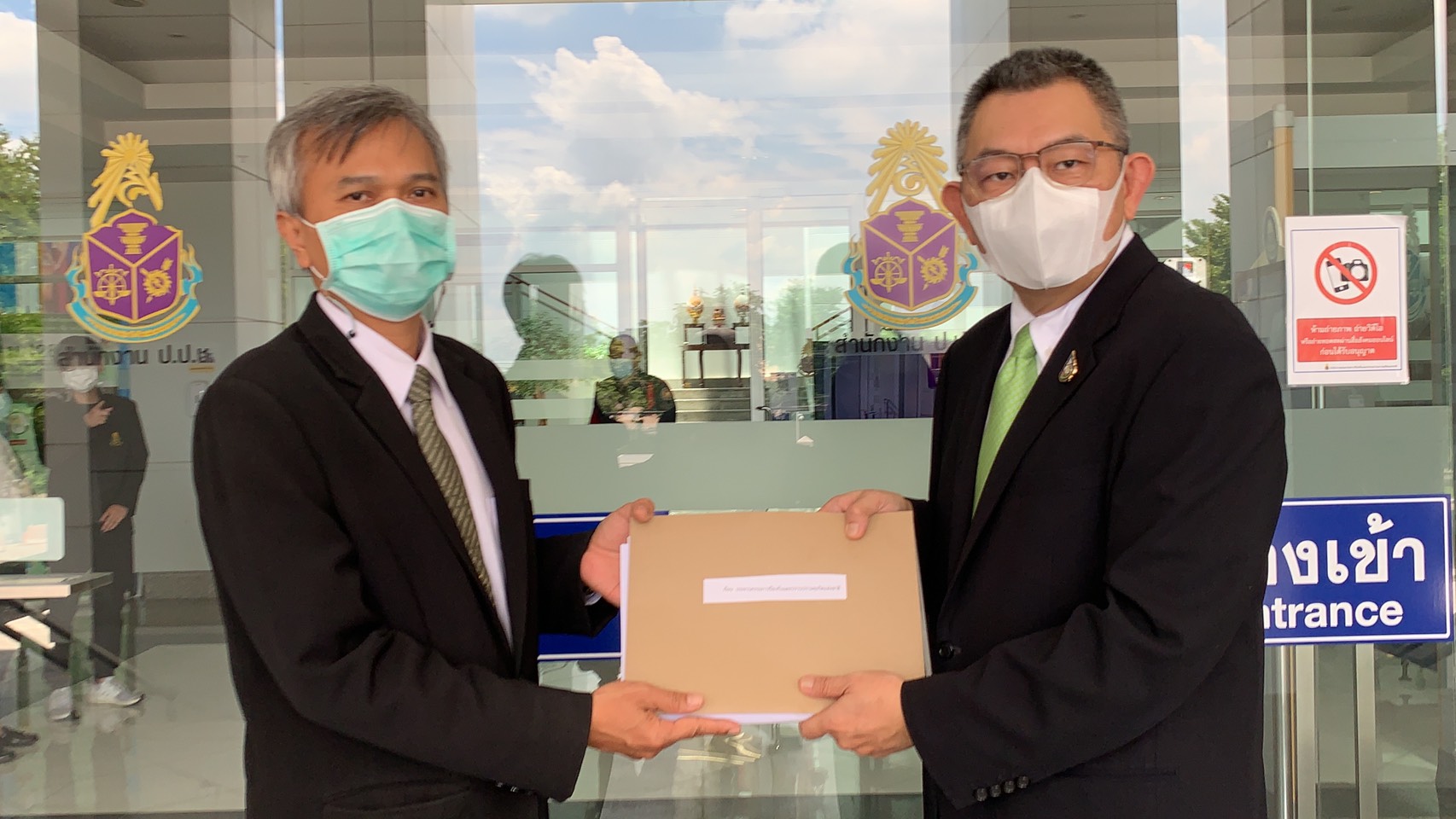 อดีตกก.ติดตามประเมินผล กสทช. ร้อง ป.ป.ช.ตรวจสอบรัฐบาล 'ยิ่งลักษณ์'  - อดีตเลขาฯ กสทช. และ กทค. ออกใบอนุญาตดาวเทียมไทยคมโดยมิชอบ