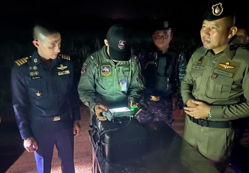 ทอ.บินโดรนค้นหาพร้อมส่งสัญญาณภาพแบบ Real-Time ช่วยปิดล้อมจับกุมผู้ต้องหาที่น้ำพอง