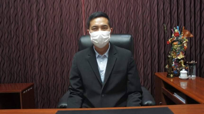 รองนายก อบจ.ยโสธร แจงชาวบ้านหลังทำถนนสายพนังกั้นน้ำริมตลิ่งแม่น้ำชีอยู่ในขั้นตอนตากหิน-ดินให้แห้ง