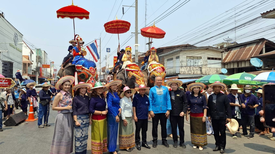 ศรีสัชนาลัยจัดใหญ่! ประเพณีแห่ช้างบวชนาคไทยพวน ปี 182 Unseen สุโขทัย